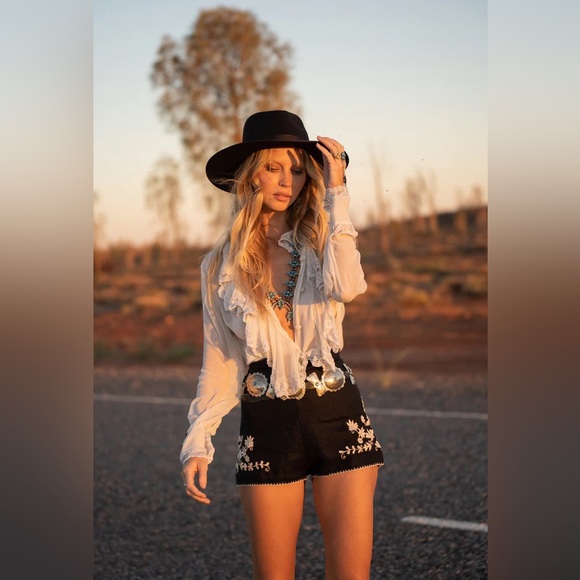 Chasing Unicorns 🦄 busy being fabulous - Picture 7 of 12